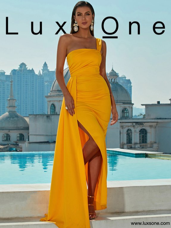 luxsone's tweet image. 👜👓👠Complete your look with the perfect accessory from Luxsone.com! 10% off your first purchase. #AccessorizeWithLuxsone #StyleYourself