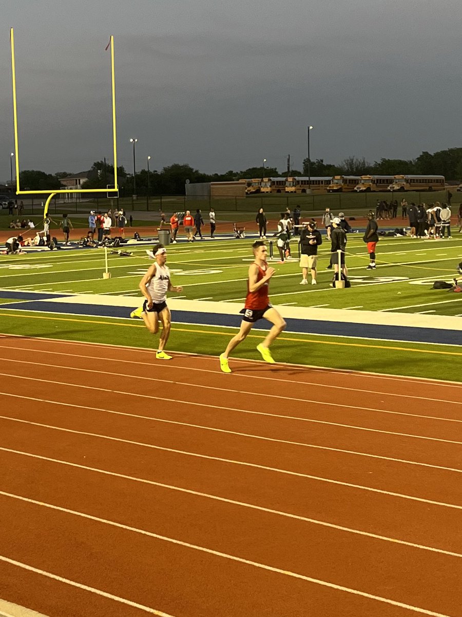 GavinBr16's tweet photo. 6A districts has rolled around. Got 1st place in the JV 3200 with a a time of 10:00, and 4th in the mile with a time of 4:40 (got robbed a second). Sad the season has ended but ready for a new beginning. Can’t wait till next year, back to work we go. https://t.co/CIcYUy20iU