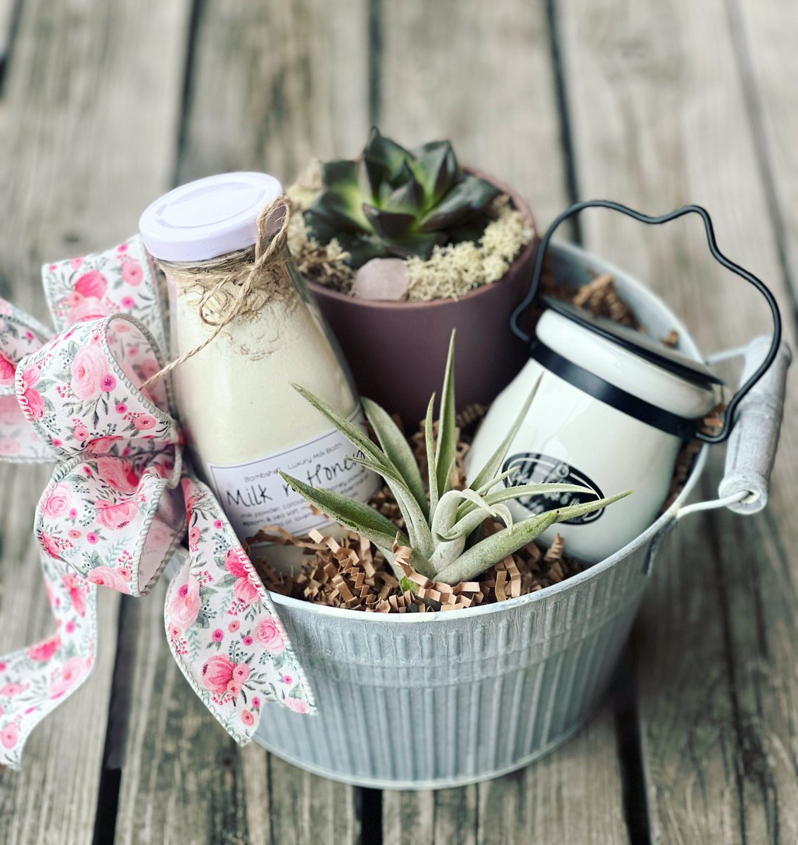 FloweramaC's tweet photo. Who could use a little #selflovesaturday 
#theperfectgift https://t.co/kRXxwvOEcU