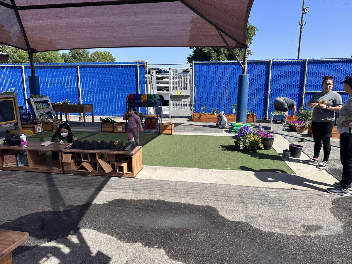 School beautification was a success! Thank you to all the families and staff who spent Saturday morning cleaning up our school! 🤩🌸🌻🌼