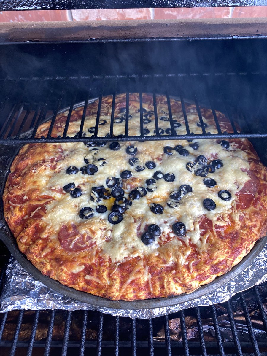 SuzieQuackers2's tweet photo. First attempt at some ZA on the Traeger! Blackberrys and Crunch Cake for the NightCap. #OhMy #OkieFusionCooking #WishUWereHere #OldManTwitter https://t.co/pP57v6jwlu