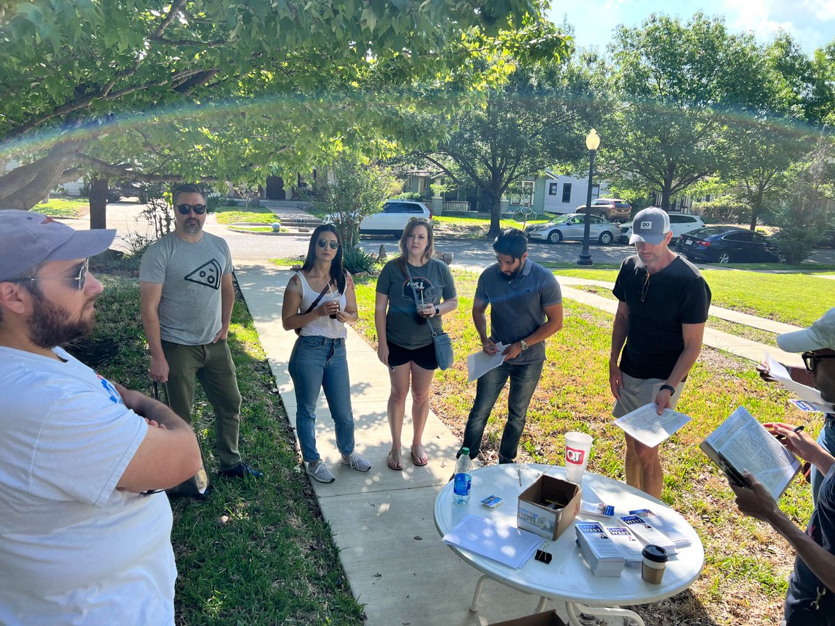 StonewallDalCo's tweet photo. The weather was perfect for our Day of Action block walks for Omar Narvaez and Chad West for Dallas City Council, and we enjoyed lunch together afterwards! #stonewallshowsup #municipals2023 #blockwalk https://t.co/16CaNvRLJJ