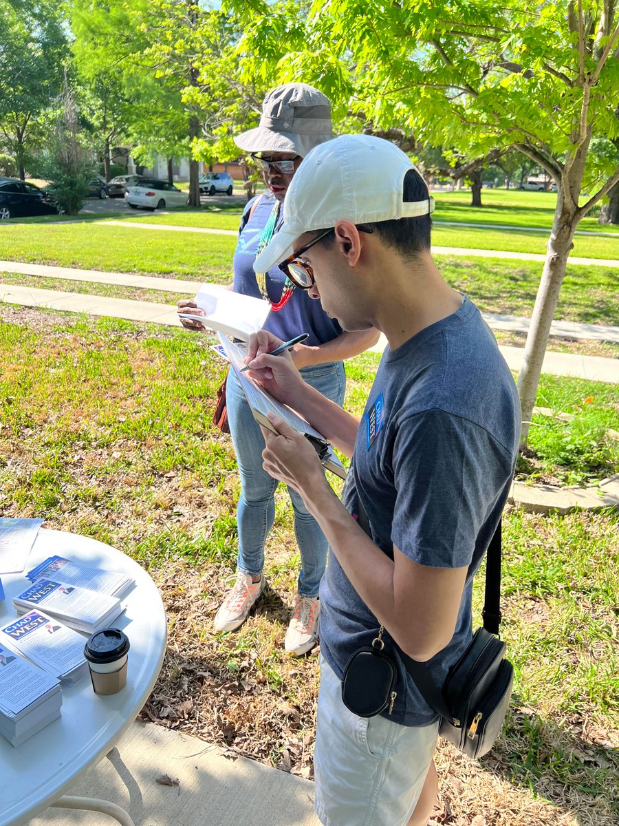 StonewallDalCo's tweet photo. The weather was perfect for our Day of Action block walks for Omar Narvaez and Chad West for Dallas City Council, and we enjoyed lunch together afterwards! #stonewallshowsup #municipals2023 #blockwalk https://t.co/16CaNvRLJJ