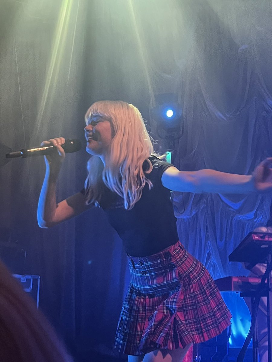 peachyhopee's tweet photo. 5 year wait to see the woman who’s music saved my life? worth every minute of waiting https://t.co/QJ8Endikse
