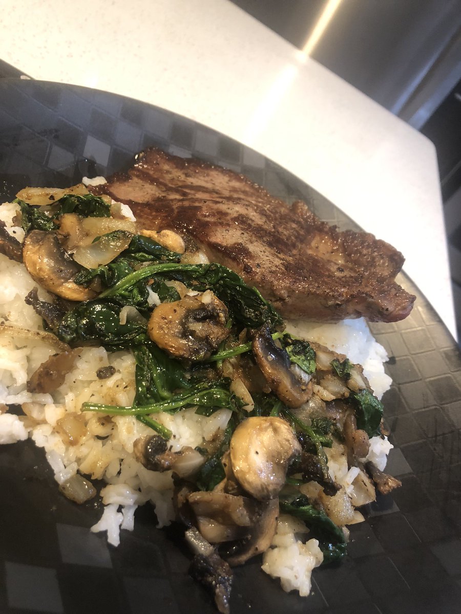 ThePatNasty's tweet image. “ I'm the king of movin' chickens. Not them finger-lickings, stickin' n*ggas that be trickin'…” 🫡

🐺🏘️🍺📺 
#CleanFace 
#EasyLiving 
#MeTime