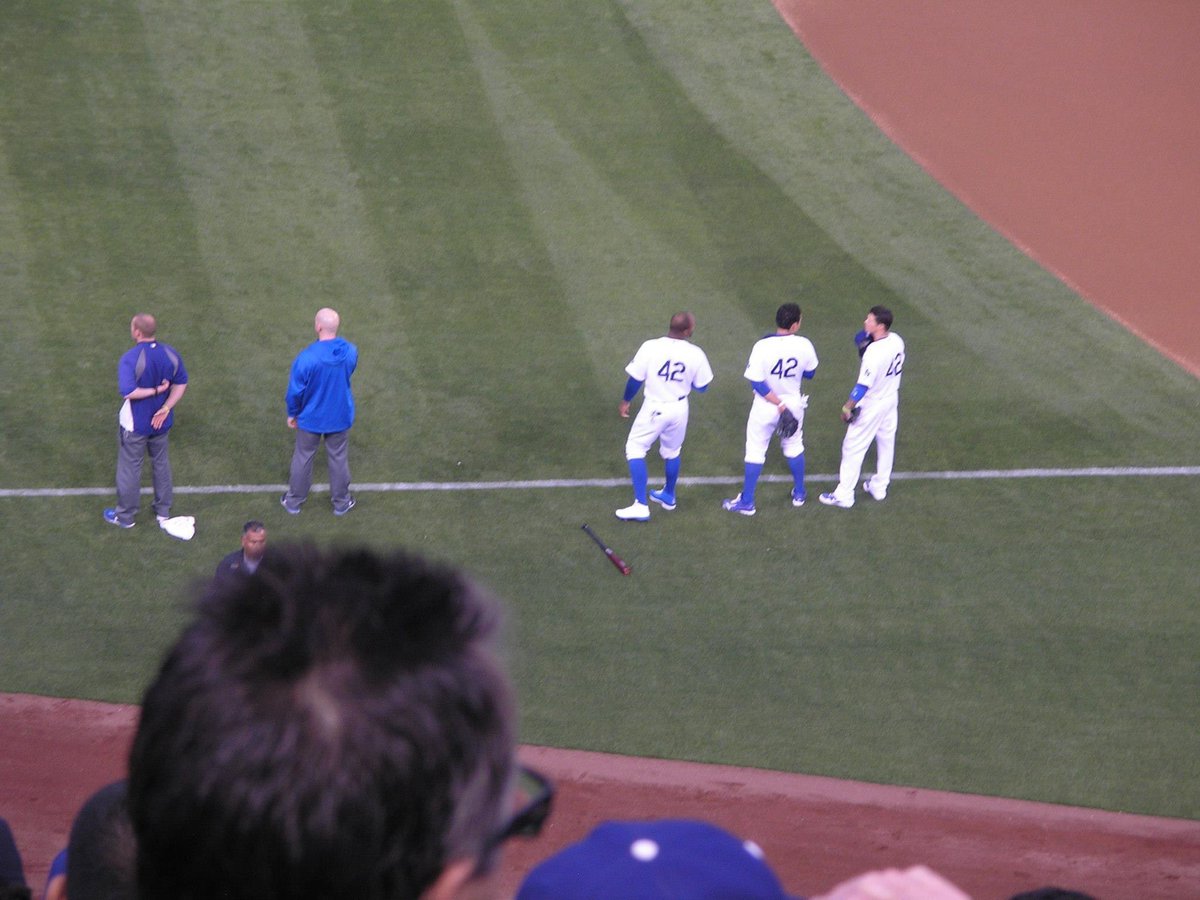 How was this already a decade ago lol. S/O Luis Pop-Up Cruz, Justin Sellers and Carl Crawford’s rag arm in LF lmao. R.I.P. Mom ⚾️🙏🏽 #JackieRobinsonDay #42Movie #2013