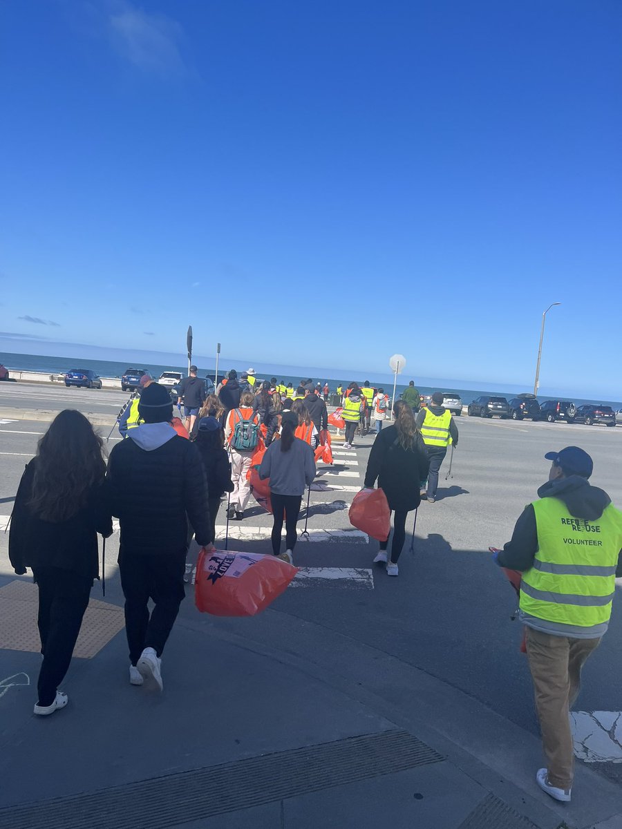 uniteddemclubsf's tweet photo. This morning our latest installment of #KeepOceanBeachClean was one of our highest volume days yet! 

Big thanks as always to our co-hosts and fellow organizing partners @RefuseRefuseSF @WeAreTogetherSF and @oceanbeachcafe 🙏🏽🙏🏽🙏🏽 https://t.co/Mxr8JQ6L3p