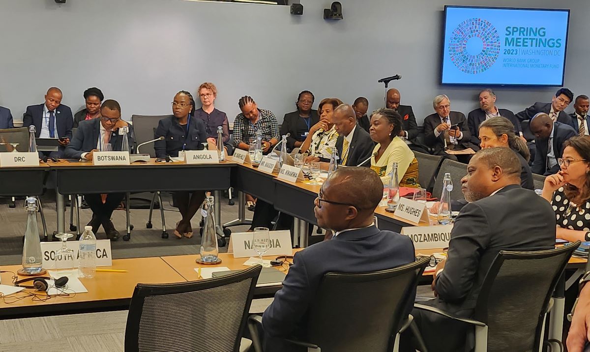 How can we create an enabling environment to attract private #ClimateFinancing &amp; tackle Africa's electricity supply crisis? <a href="/WorldBank/">WorldBank</a> &amp; #ESMAP gathered policy makers, development partners &amp; regional institutions to discuss opportunities for #SustainableEnergy in Southern Africa.