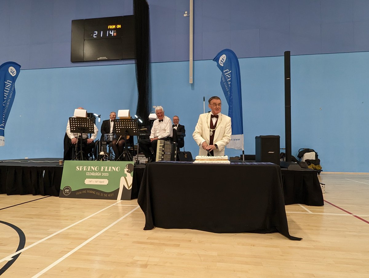 RSCDS_Fling's tweet photo. We were delighted to have @rscdsdancescot Chairman William Williamson with us tonight at #SpringFling23Ed to cut our celebratory cake. Along with the wine reception kindly provided by @dancingforth, we had a night to remember with Jim Lindsay and his Scottsh Dance Band! https://t.co/pBqOTb5q0E