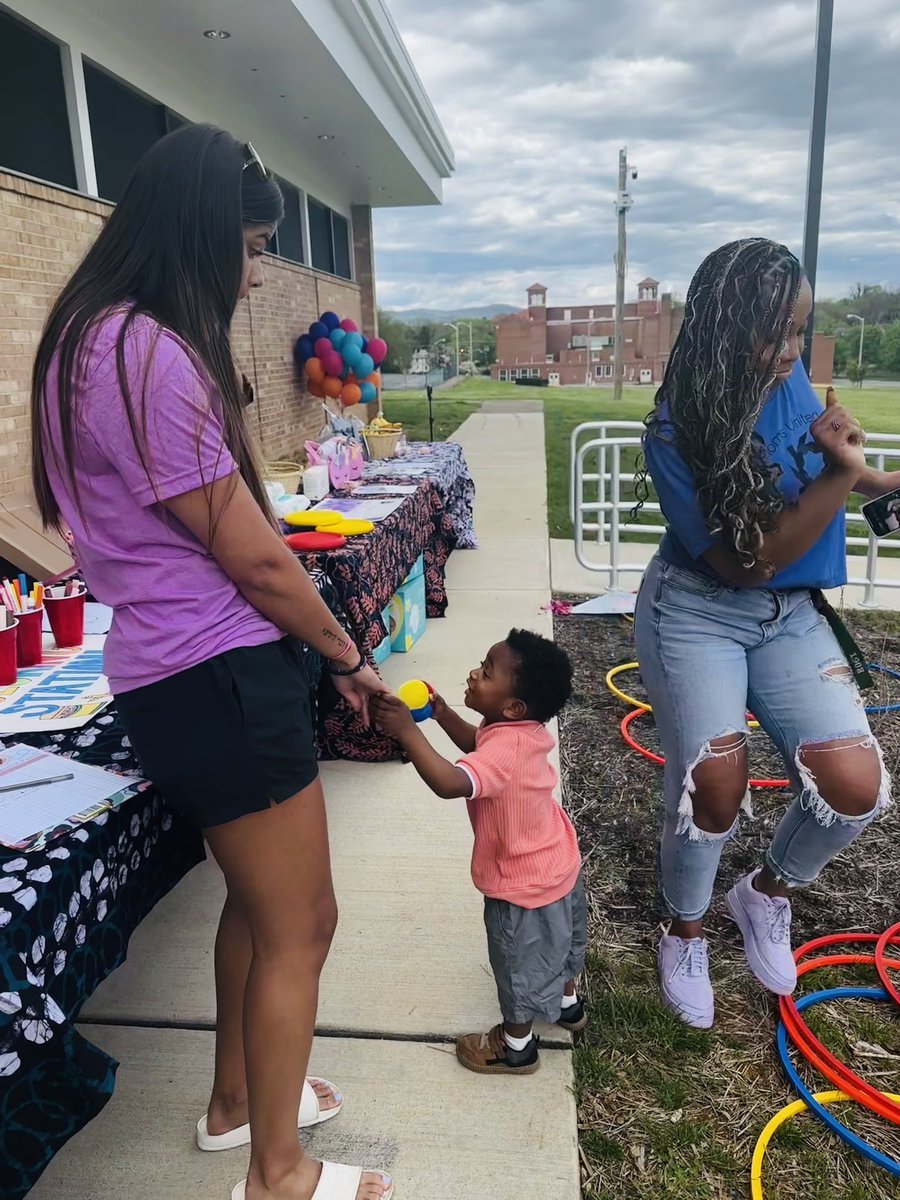 BEARTHVillage's tweet photo. We had so much fun hanging out w/mamas, families &amp; community partners! Thanks for partying with us in honor of #BlackMaternalHealthWeek! Here’s to better birth &amp; happy, healthy, strong families 💜 #BEARTHVillage #BMHW23 #BlackMaternalHealth #BirthEquity #BlackDoulas #HealthEquity https://t.co/VK0lyRNIXI