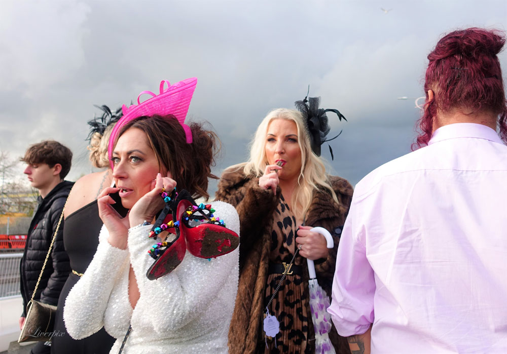 liverpix's tweet photo. Racegoers outside Aintree on Friday. @AintreeRaces #LIVERPOOL #AintreeFestival #aintree2023 https://t.co/L98vgKGYo9