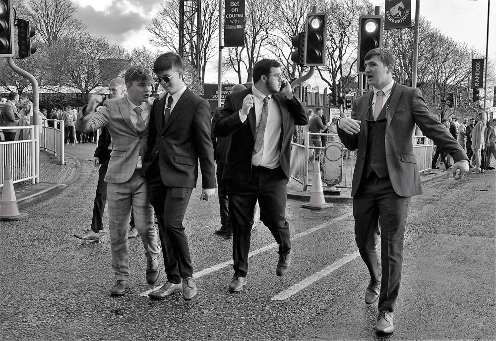 liverpix's tweet photo. Racegoers outside Aintree on Friday. @AintreeRaces #LIVERPOOL #AintreeFestival #aintree2023 https://t.co/L98vgKGYo9