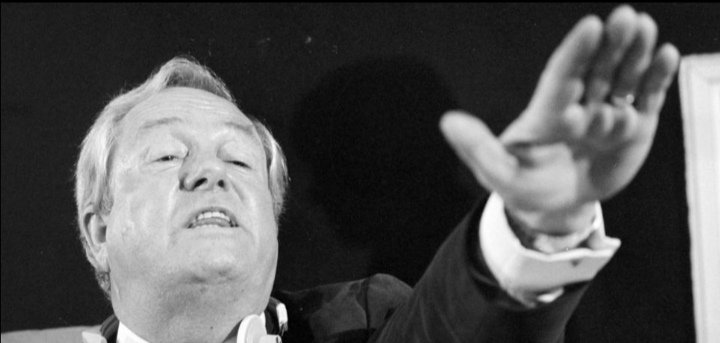 Justine_rgdw's tweet photo. Oui oui continuez à défendre Jean-Marie Le Pen, nous on oublie pas 
#JMLP https://t.co/RDSo50luDG
