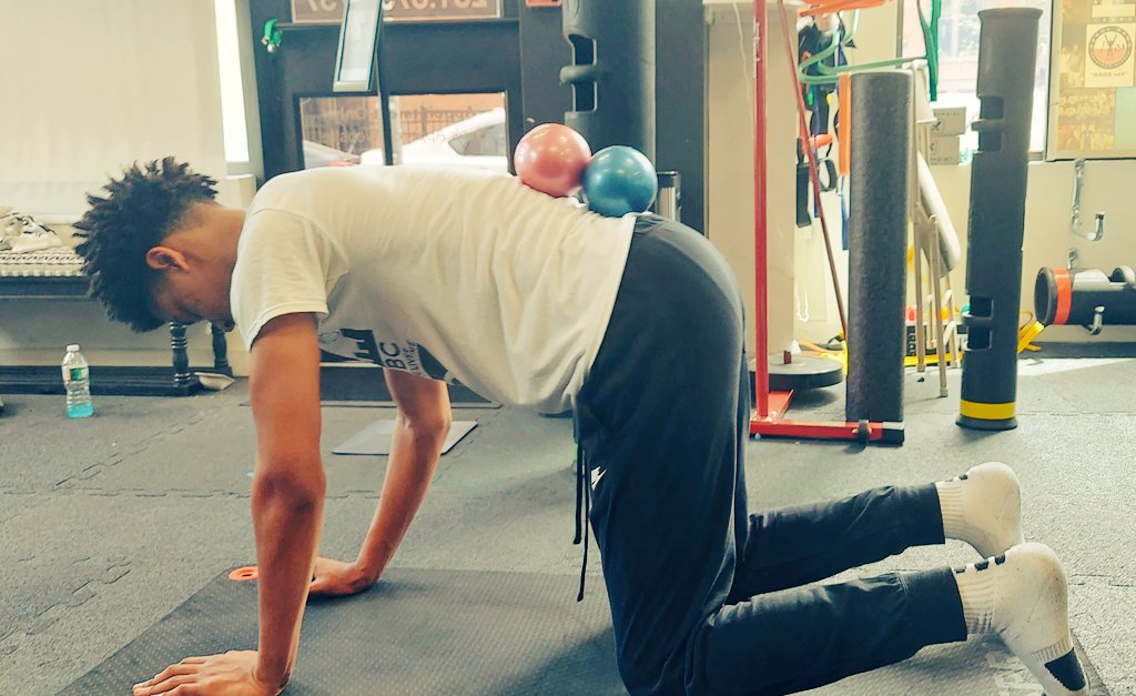 Spine &amp; Hip alignment strength assessment and balance evaluation. If athlete cannot past this eval, than they should NOT be Squatting more than their body weight.

#strength #strongback #maxcorestrength #O2zone