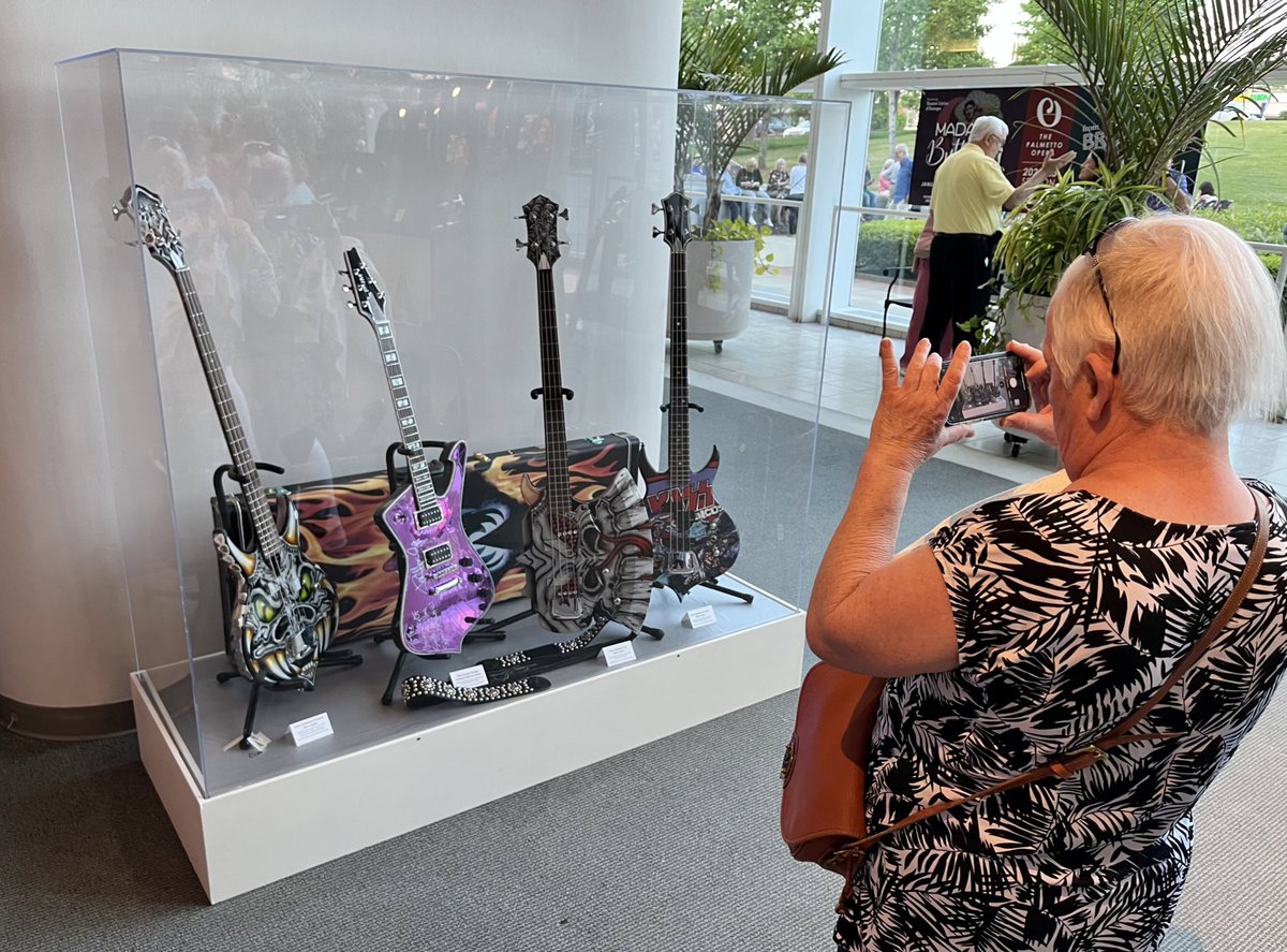 Gabriel_8hx's tweet photo. 4 @kiss guitars on display at @KogerCenter that are part of $300,000 in memorabilia donated to @UofSC’s music school by a super fan of the rock band. 
Background: https://t.co/qUF0ZBdgvu https://t.co/ROXKvYPrY4