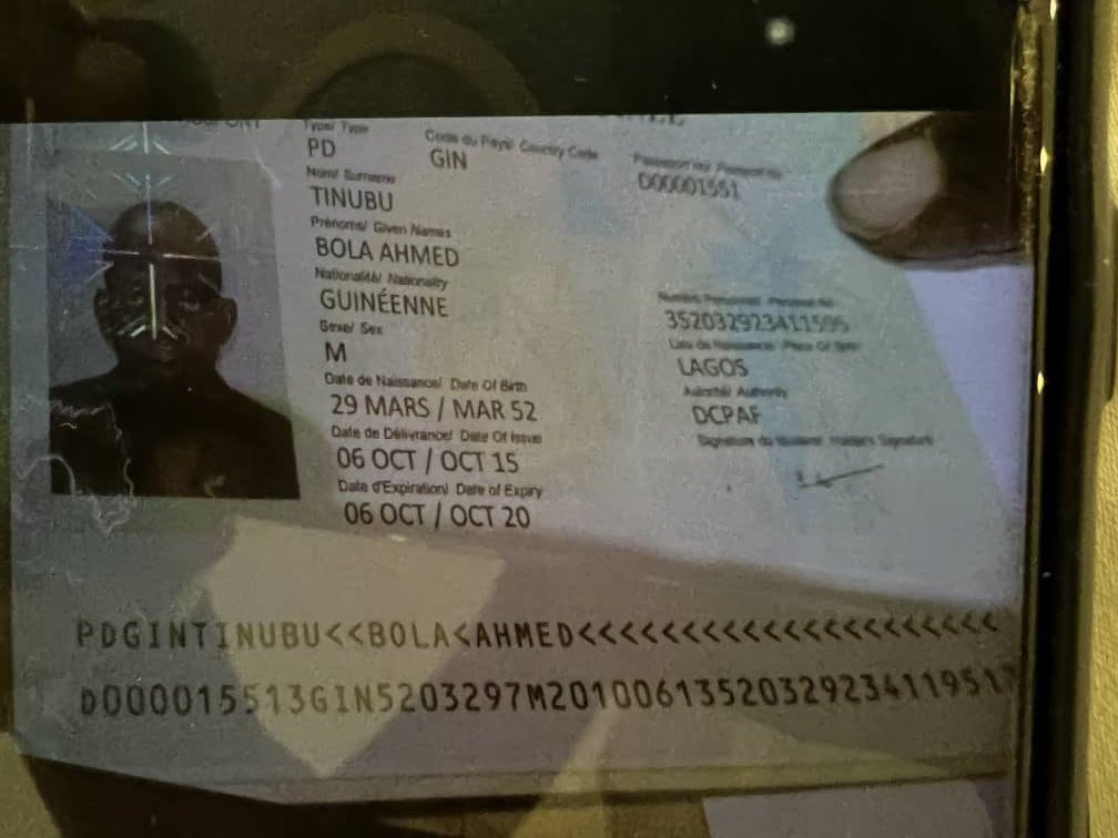 BREAKING: Tinubu has dual citizenship, being a citizen of Nigeria and Guinea

The Nigeria constitution states a person is disqualified from being a president if they have voluntarily acquired the citizenship of another country other than that of Nigeria. 

Tinubu is not qualified