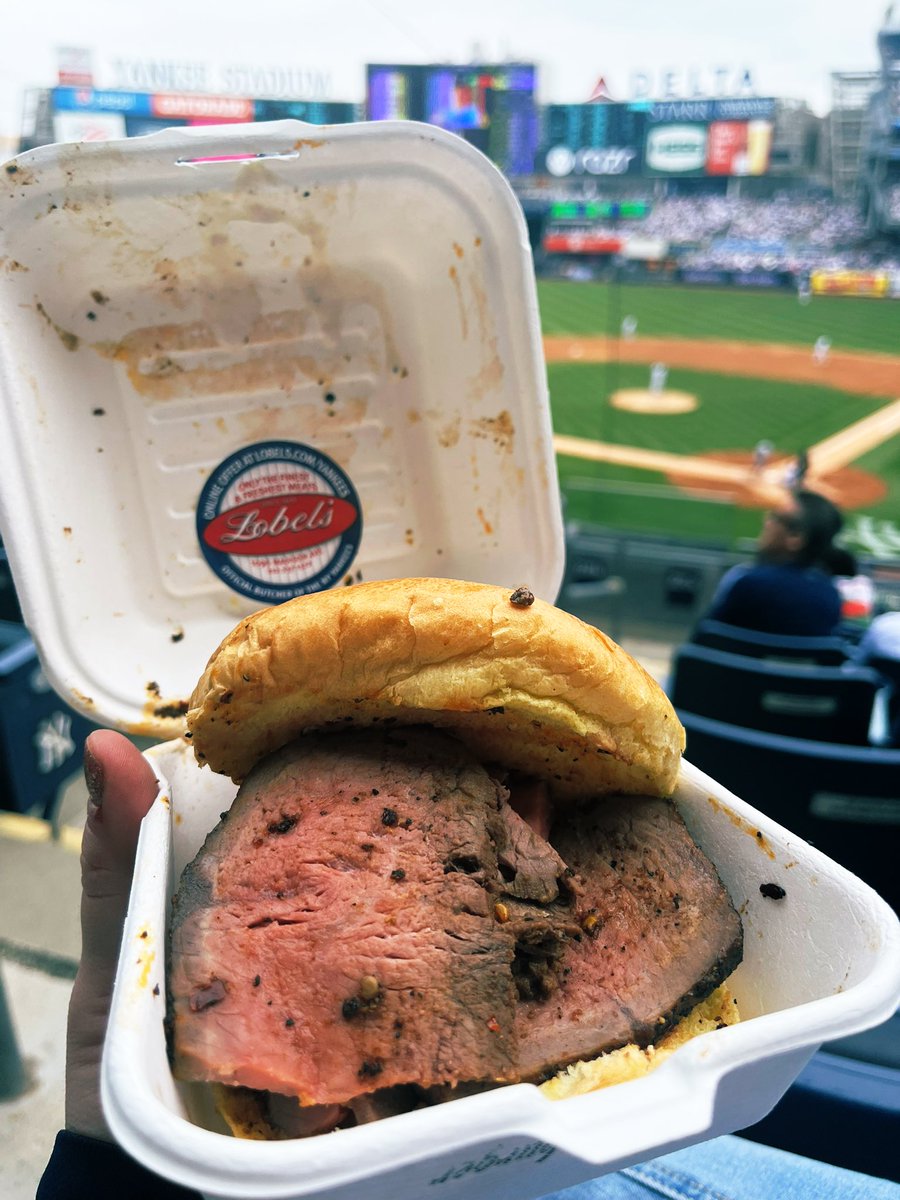 jml8682's tweet photo. My favorite! @LobelsSince1840 at my happy place! #Nomalicious #MyLobels #LGY #GotMeat #Cheers #ChaseFor28 #PinstripePride #YankeeStadiYUM https://t.co/FS5VPUSEWg