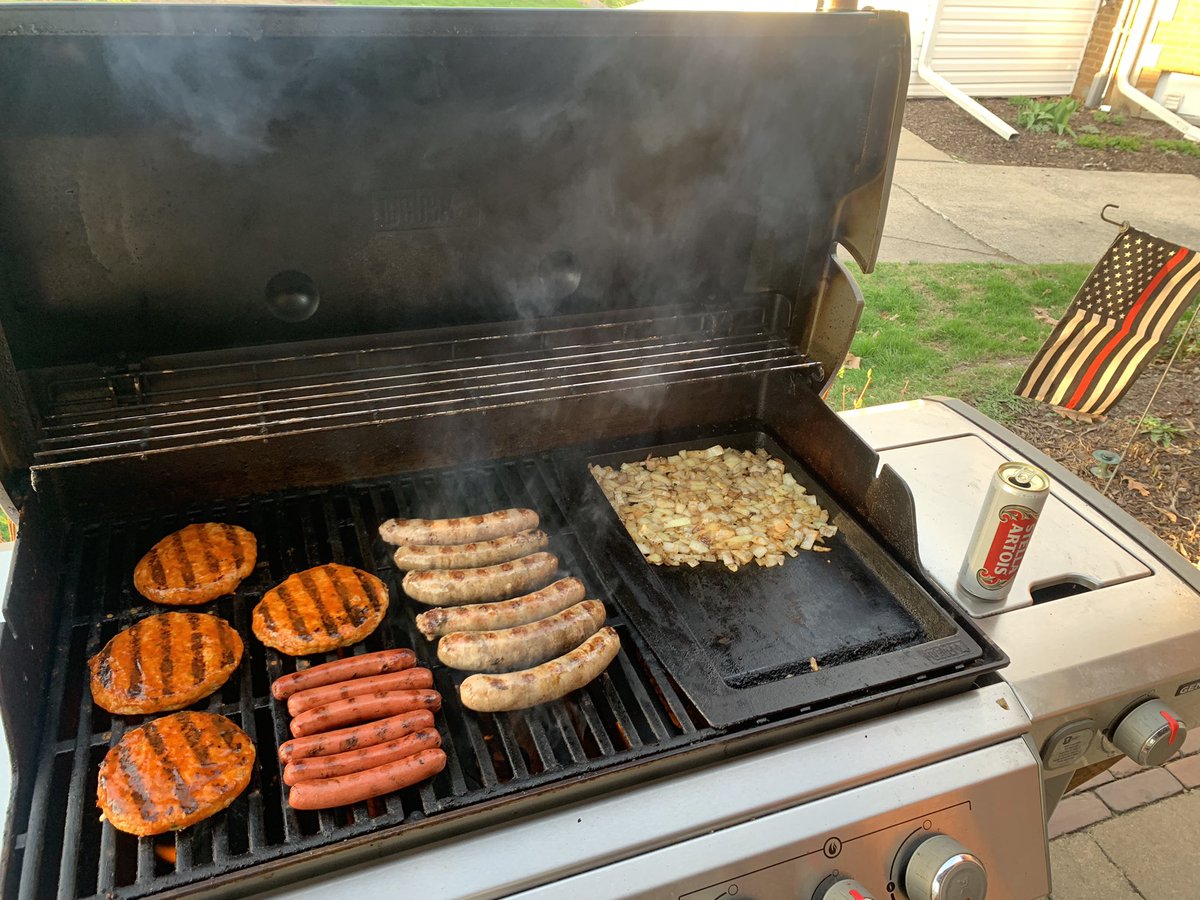 bobjoseph8301's tweet photo. Couple #twotree brats, dogs, and Buffalo chicken burgers for the night. Oh, and a mess of grilled onions for myself. 🥴 #dadsbegrillin https://t.co/wOJdCaS9Py