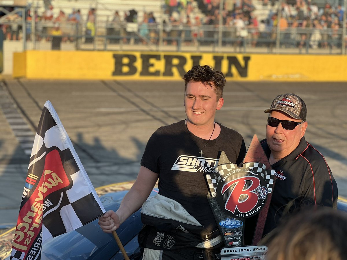 zach_harig's tweet photo. Evan Shotko wins the opening night Super Late Model Icebreaker at @BerlinRaceway! 🏁🏁🏁 https://t.co/YIESPiF0vr