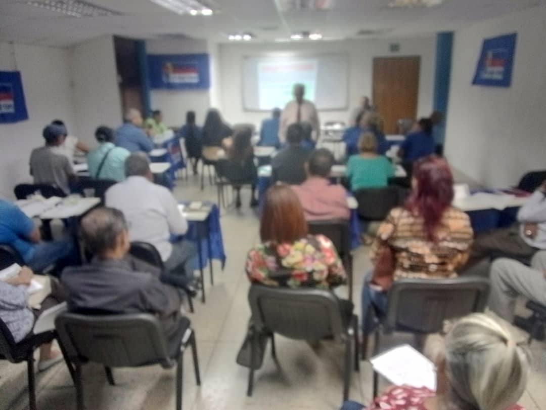 Raulyusef1's tweet photo. Hoy desarrollamos el I Taller de Política Gerencial de UNT/Bolívar en Caroní, Edo. Bolívar de cara al cambio que anhelamos en Venezuela. #UNTcontigo https://t.co/Y9BcNmSYpr