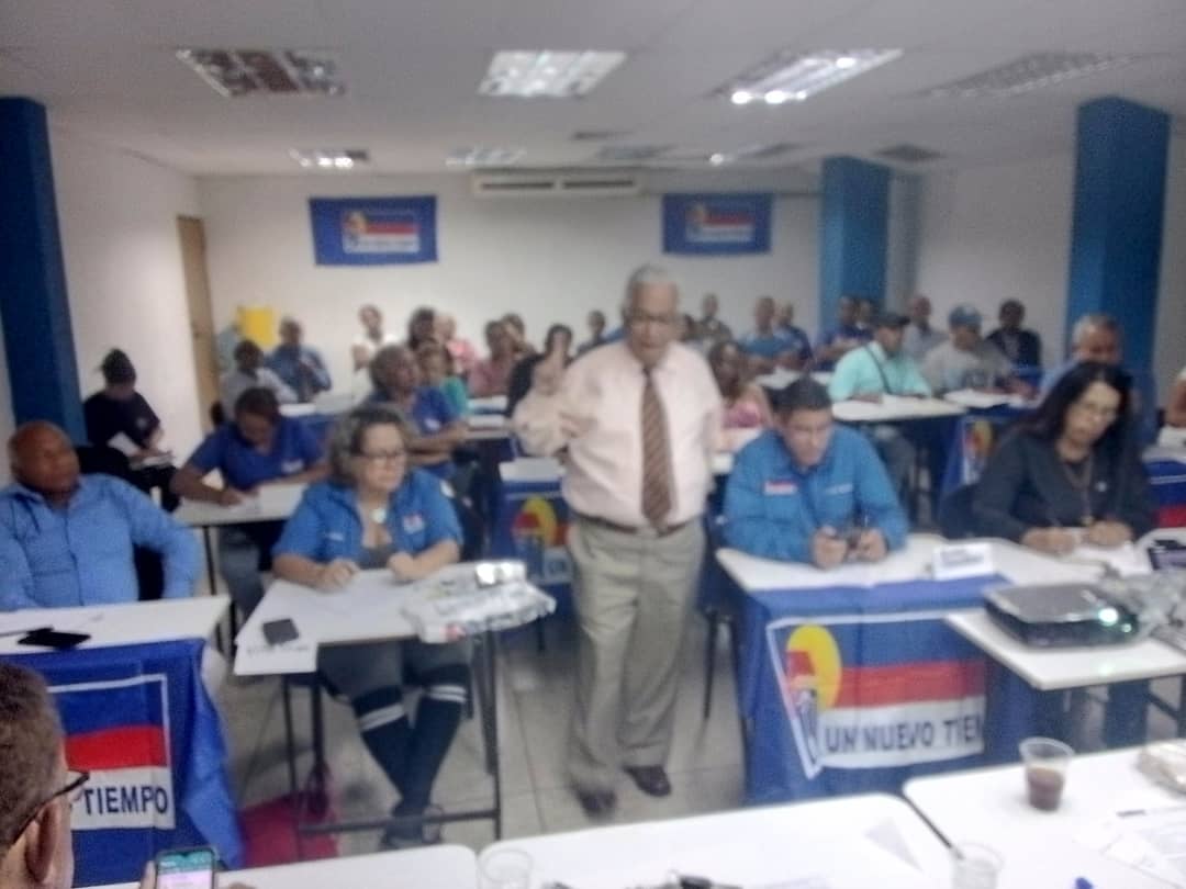 Raulyusef1's tweet photo. Hoy desarrollamos el I Taller de Política Gerencial de UNT/Bolívar en Caroní, Edo. Bolívar de cara al cambio que anhelamos en Venezuela. #UNTcontigo https://t.co/Y9BcNmSYpr