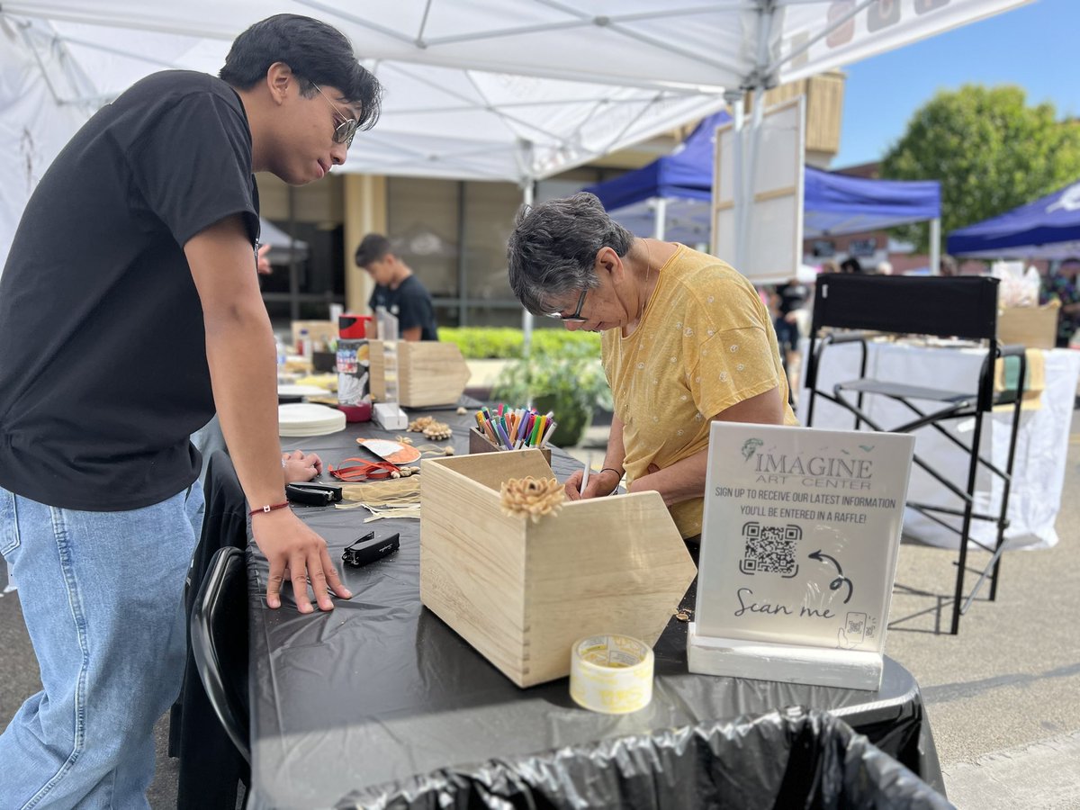 MariaRo68227488's tweet photo. Had a great time volunteering at the Spring Festival in downtown Porterville today. https://t.co/2zNa1PqfjZ