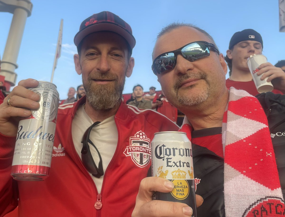 Tobinatorx's tweet photo. @TorontoFC vs @ATLUTD at BMO Field.
@JoeAusmanCLT’s team is already up 1-0…. Frig!! 😂
#RedPatchBoys https://t.co/zKCnL32Dqh