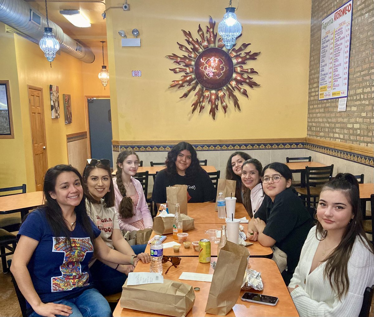 VJA_LSU's tweet photo. Fun time visiting the National Museum of Mexican Art and Atotonilco! @AndrewHS_d230 @Claudia_ParraC @Mrs_DeBold https://t.co/UHbpVP9oZ6