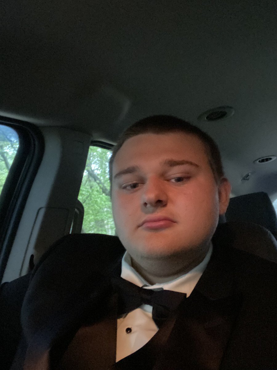 PrinceTekaya's tweet photo. #Seinor #Prom #lastprom https://t.co/XJEwScXQXM