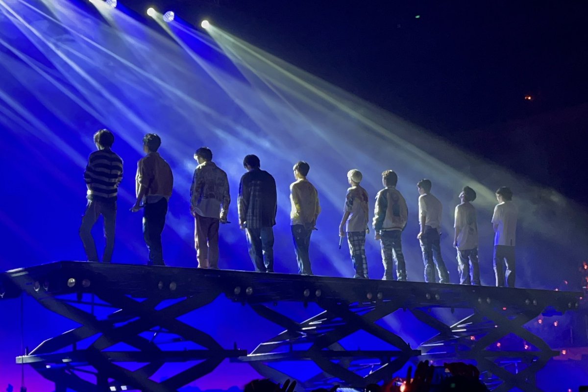 ellenthegee's tweet photo. ✨From online concert to Asia tour✨
You've grown so much now our Treasure.  Thank you for an unforgettable stage. 

~Another core memory unlocked~ 
😭🫶🏼💎 

#TREASURE 
#HELLO_TREASUREinManilaD2
#TREASURE_HELLO_ASIA_TOUR
#HELLO_TOUR_IN_MANILA https://t.co/ZLClkEAprJ