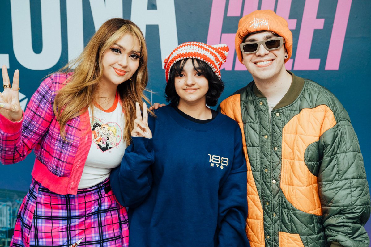 Kota_palta's tweet photo. Que bonita la foto 😭 los amo tanto 💛🫶🏼💗 https://t.co/48D1SDJJjS
