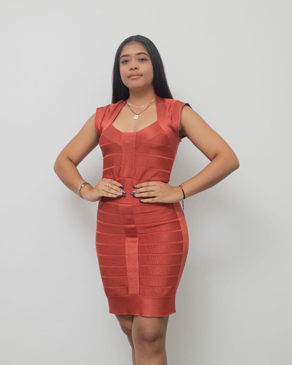 RAILAPERLA's tweet photo. La elegancia,  la única belleza que no desaparece 🌹
#viral #fotografía #modelo https://t.co/8zO0JbQ0PG