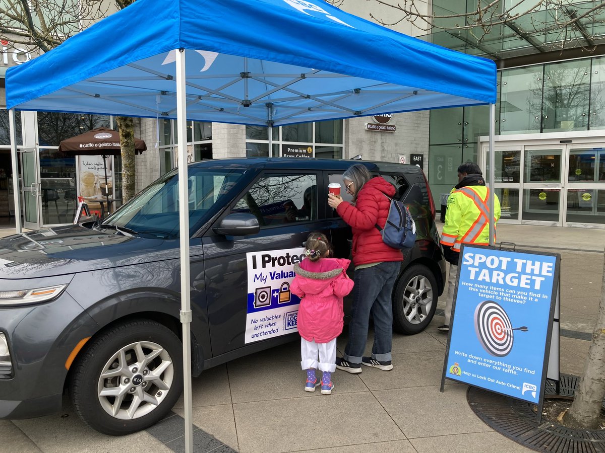 RoadSafetyJo's tweet image. Thanks to the efforts of @SurreyRCMP , volunteers, @surreyps and @PreventCrimes who were at Guildford Mall @CityofSurrey educating the public on auto crime and protecting their vehicles, including catalytic converters. @icbc #LockOutAutoCrime @RoadSafetyKaren