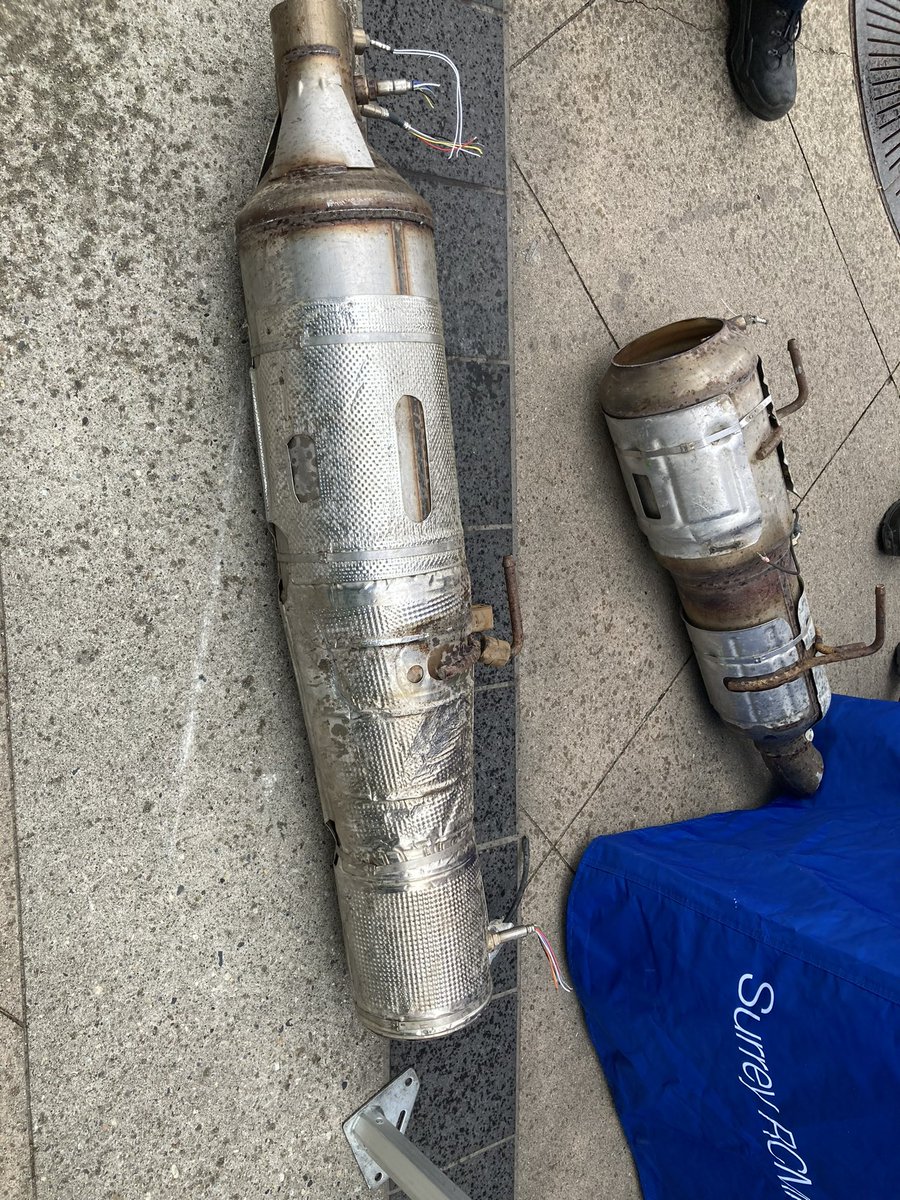 RoadSafetyJo's tweet image. Thanks to the efforts of @SurreyRCMP , volunteers, @surreyps and @PreventCrimes who were at Guildford Mall @CityofSurrey educating the public on auto crime and protecting their vehicles, including catalytic converters. @icbc #LockOutAutoCrime @RoadSafetyKaren