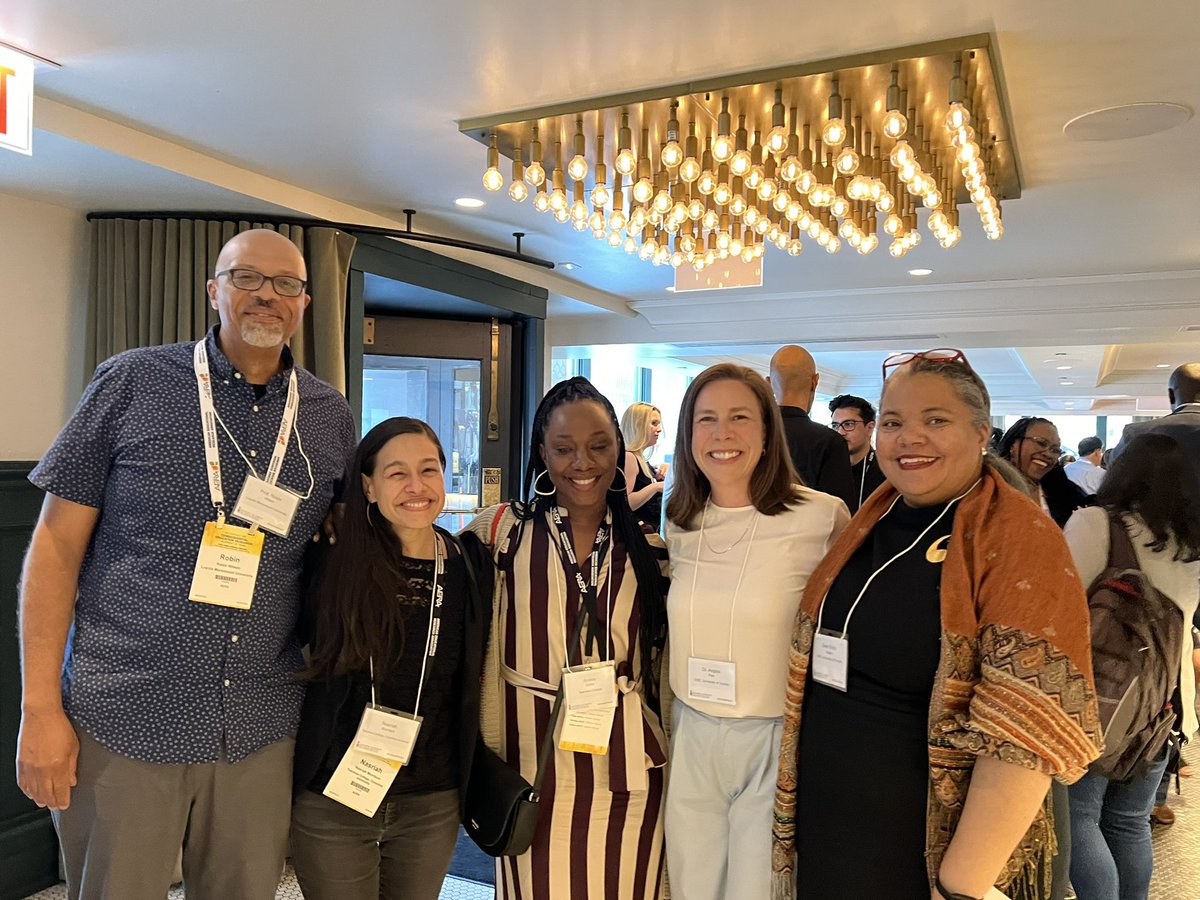 OISEUofT's tweet photo. Building Community at tonight’s OISE Reception at AERA! #OISEatAERA23 #AERA23 https://t.co/UymwBFxYma