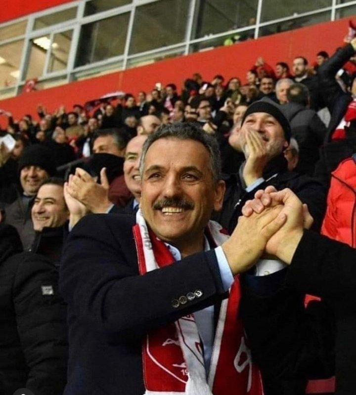 Herzaman şehrimize desteği olan takımımızı iyi gündede kötü gündede destekleyen adam gibi adamdır <a href="/osmankaymk/">Osman KAYMAK</a> 
❤️🤍🖤🏆🏆🏆🏆