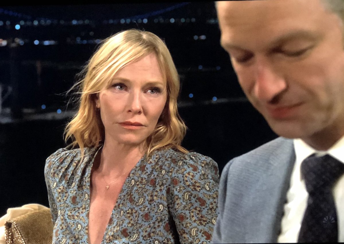watermelonryann's tweet photo. this woman right here #KelliGiddish #KelliGoddess #AmandaRollins #SVU https://t.co/Ab3xGnLbXw
