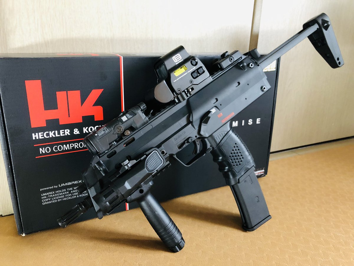 Nack417_S's tweet photo. MP7来たーー。かっこよ。
拳銃弾用のベストじゃ防げないぜ。
初めての長物ガスブロ
#vfcMP7
#416の日 https://t.co/zg5vVt1GfY