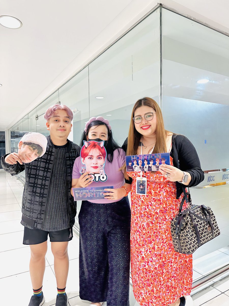 PbbTito's tweet photo. Nameless fandom from Zamboanga are ready! 

Andito na rin ang mga gifts, habol na kayo! 

@HORI7ONofficial 
ZAMBOANGALing HORI7ON
#HORI7ON_GoesToZamboanga
#HORI7ONatASAP https://t.co/TJM2Dqz3XE