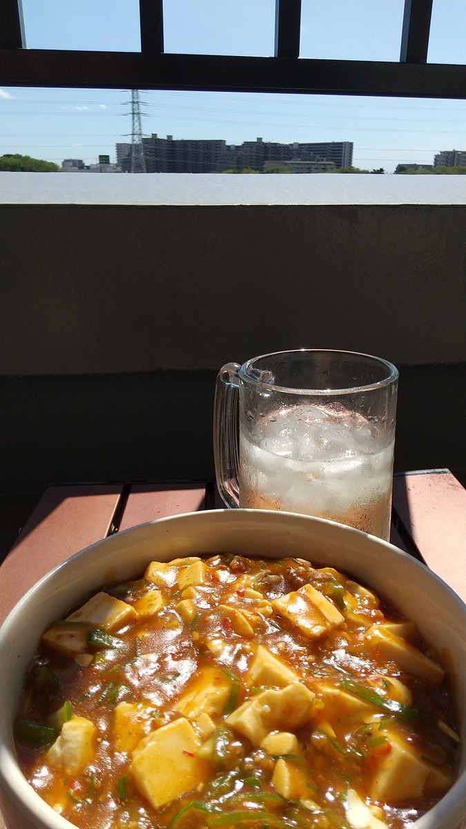 今日の昼メシは、麻婆豆腐❗️ベランピングの流れからは何で❓️だけど、旨し‼️👍