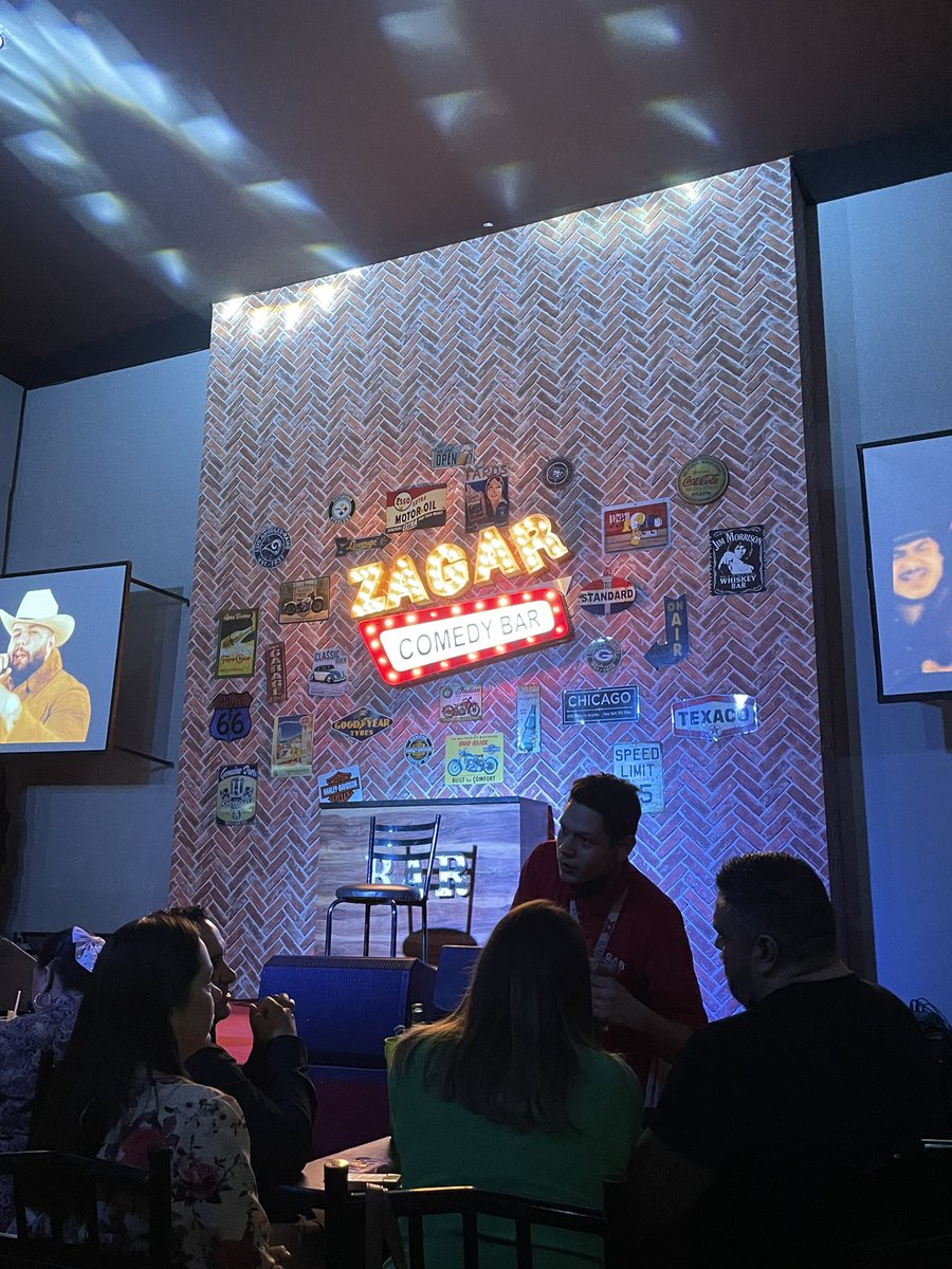 SaloSesma's tweet photo. Risa terapia… con mi bella Esposa!!! 😍😍 @zagaroficial #Zagarcomedybar https://t.co/9vsEq6UzfU
