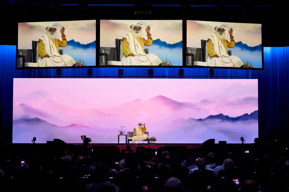 Wonderful engaging with the <a href="/AAHOA/">AAHOA</a> delegates at #AAHOACON23. A powerful way of honoring the past and creating a bolder future, the theme for the conference, is by raising the consciousness of every being. My blessings as you embark upon these bold steps. -Sg #ConsciousPlanet