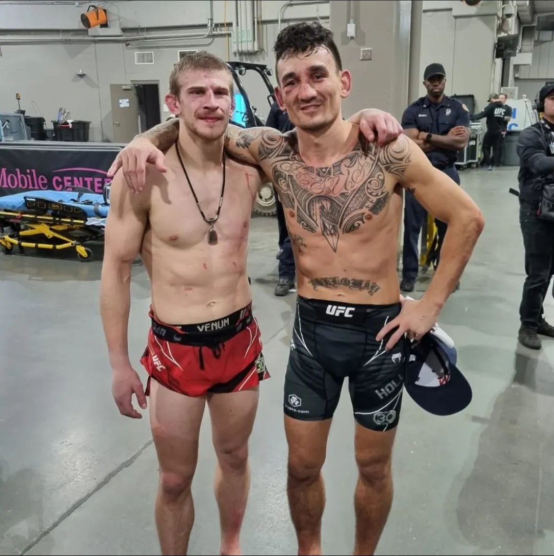 TheMMAHaven's tweet image. Hope everyone enjoyed the fights tonight.

Finally in a good mood this week as I head to bed.

Good night everyone!