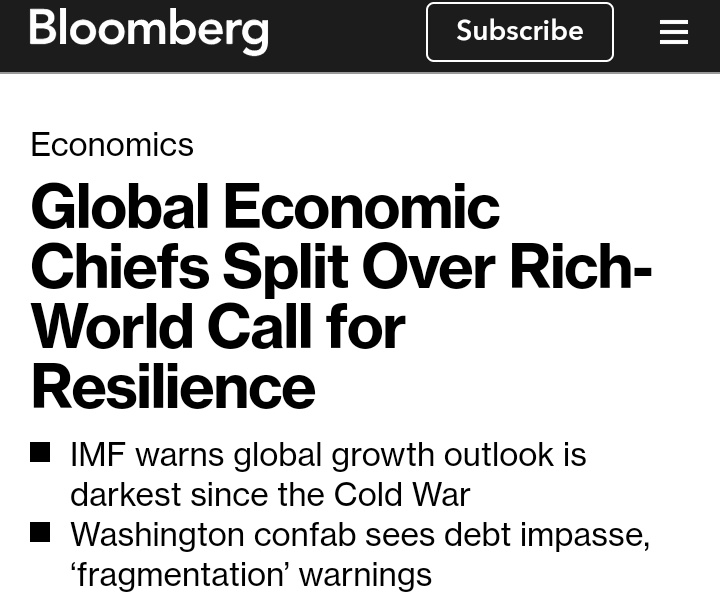 Nhleiks5's tweet photo. @goolammv Your obsession with President Jacob Zuma won't solve the economic crisis your favourite cyril ramaphosa is bringing to the country🤔 https://t.co/pQSAeg7UaX