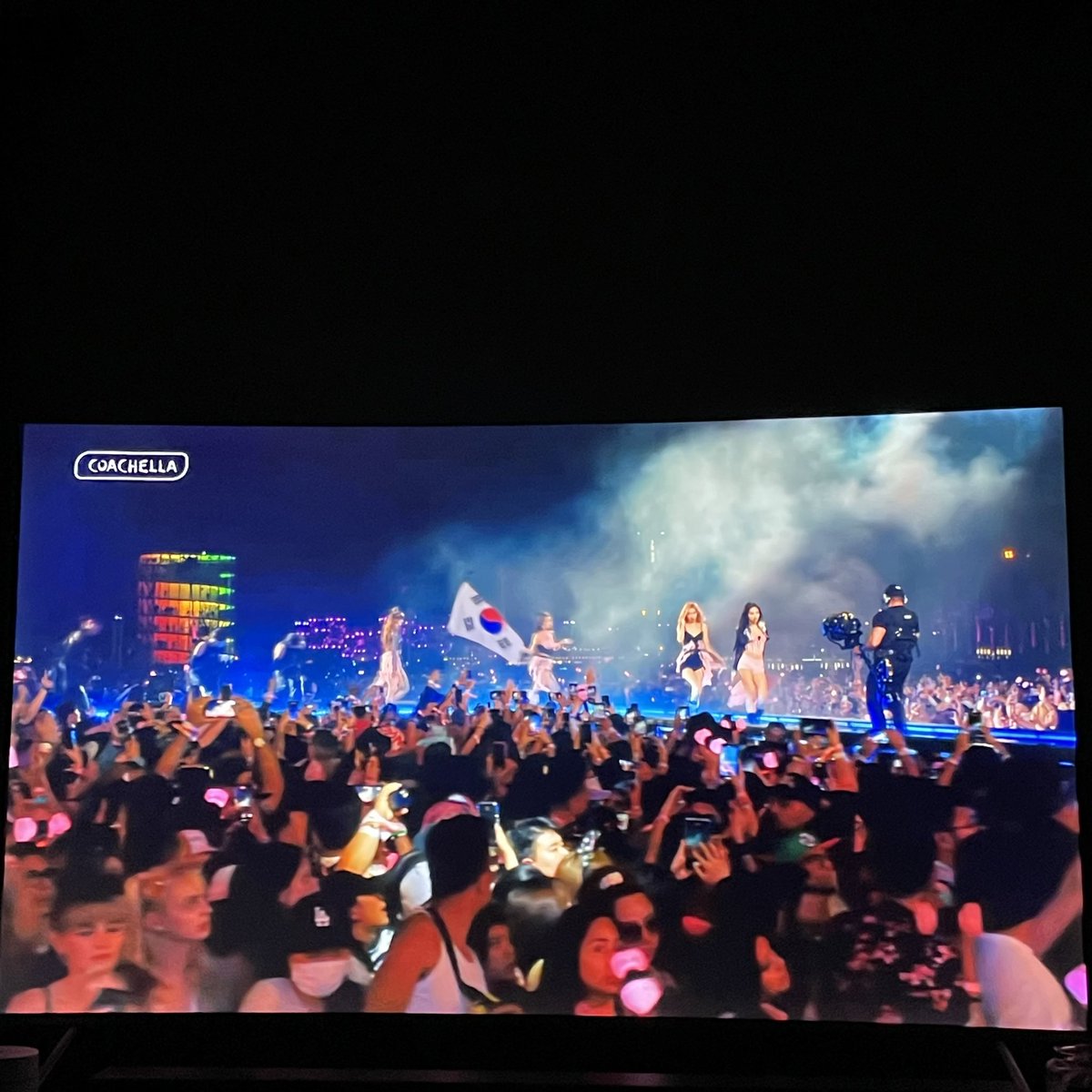 jonathansong_'s tweet photo. 🫡 #BLACKPINKatCoachella https://t.co/rRd5fh9fA3