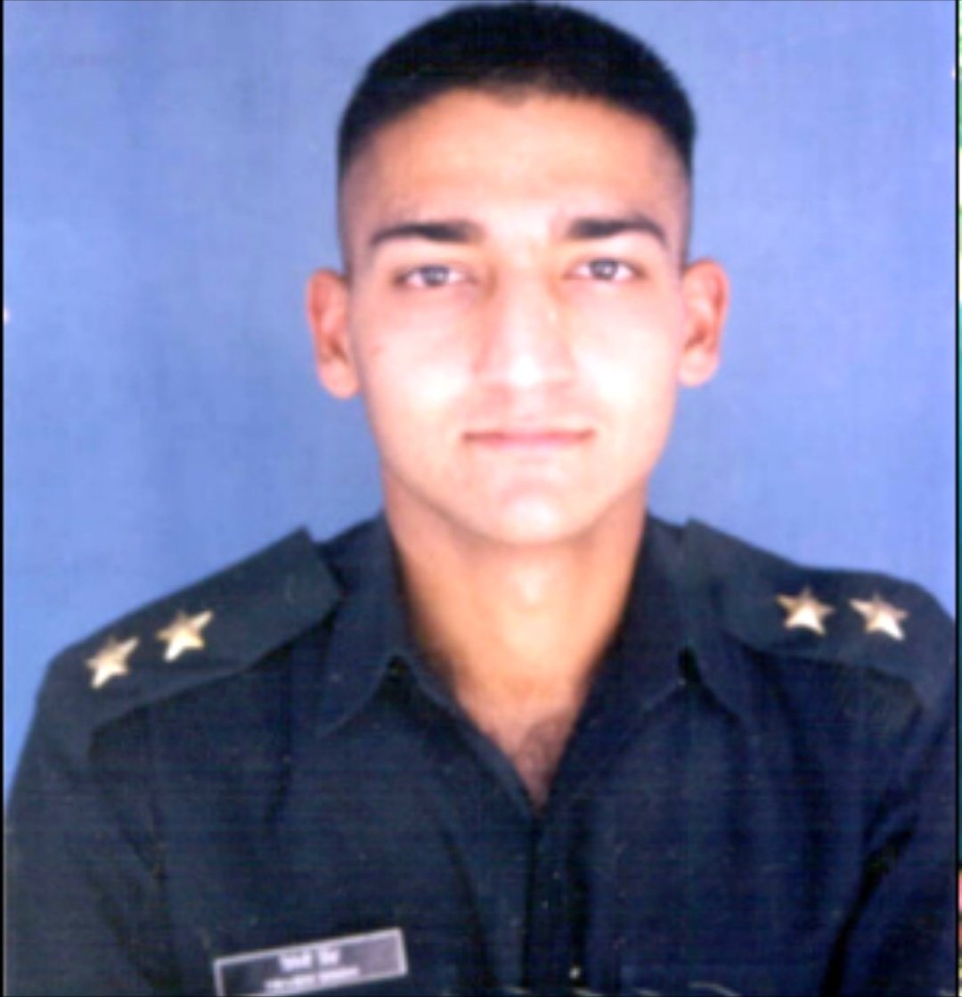 megirish2001's tweet photo. Bravest of Brave Lt Triveni Singh AC chased &amp; killed terrorists saving dozens of travellers in terror attack on Jammu railway station🙏 🇮🇳

19 years since, efforts to name the Railway Station in his honour haven't fructified

Sadly, Soldiers arent given due respect 
@DevRailways https://t.co/flI5rK9gJD