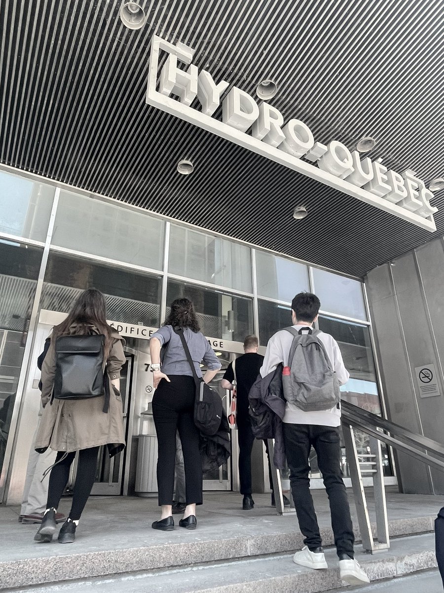 graceongyan's tweet photo. An insightful #SAH2023 tour by Nicola Pezolet of corporate modernist Hydro-Quebec headquarters in Montreal featuring a kinetic light mural electrifying the interior lobby @Concordia @SAH1365 #typography #signage https://t.co/vdDMRFyVCt