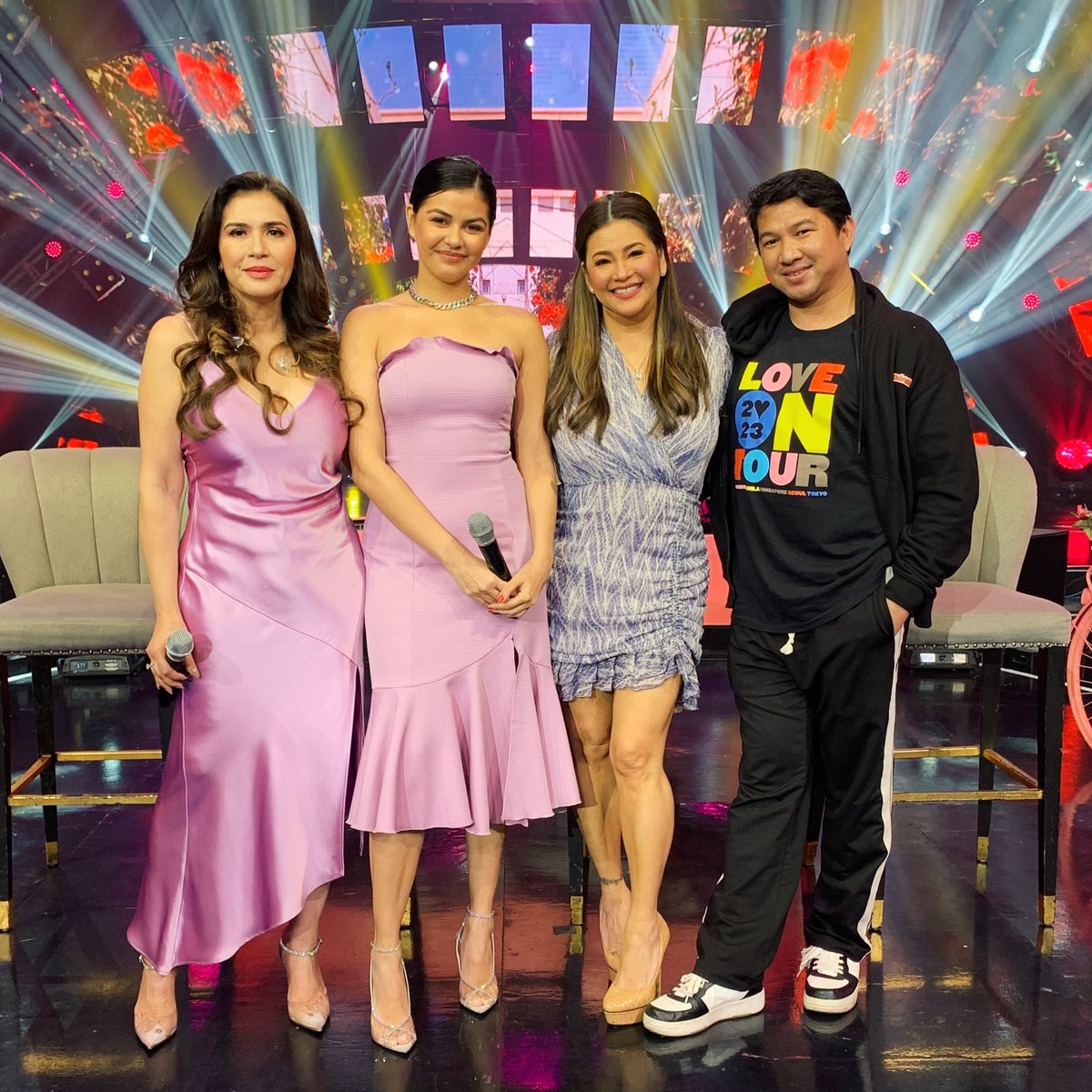 jomarbyap's tweet photo. Love this prod!!! ASAP DIVAS yarn??! 
@reginevalcasid 
@zsazsapadilla 
and… @janinegutierrez !!!!!!! 

Buti Sunday at day off ni Mila napaunlakan niya sina Ate Reg at Miss Z hehe. Love you Janine!!! #ASAPicons https://t.co/xLnarn53zr
