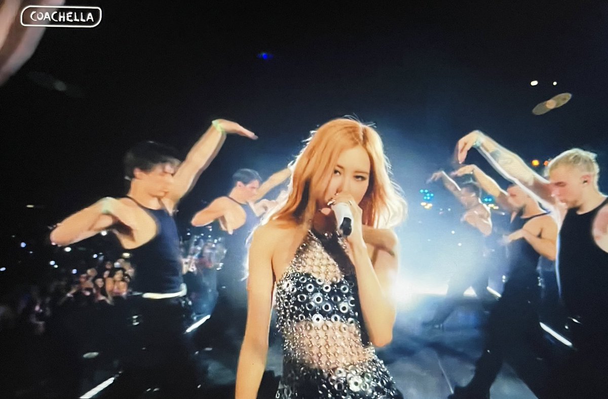 SHINNING STAR ROSÉ 
ROSÉ AT COACHELLA 
#ROSÉCHELLA #BLACKPINKatCOACHELLA