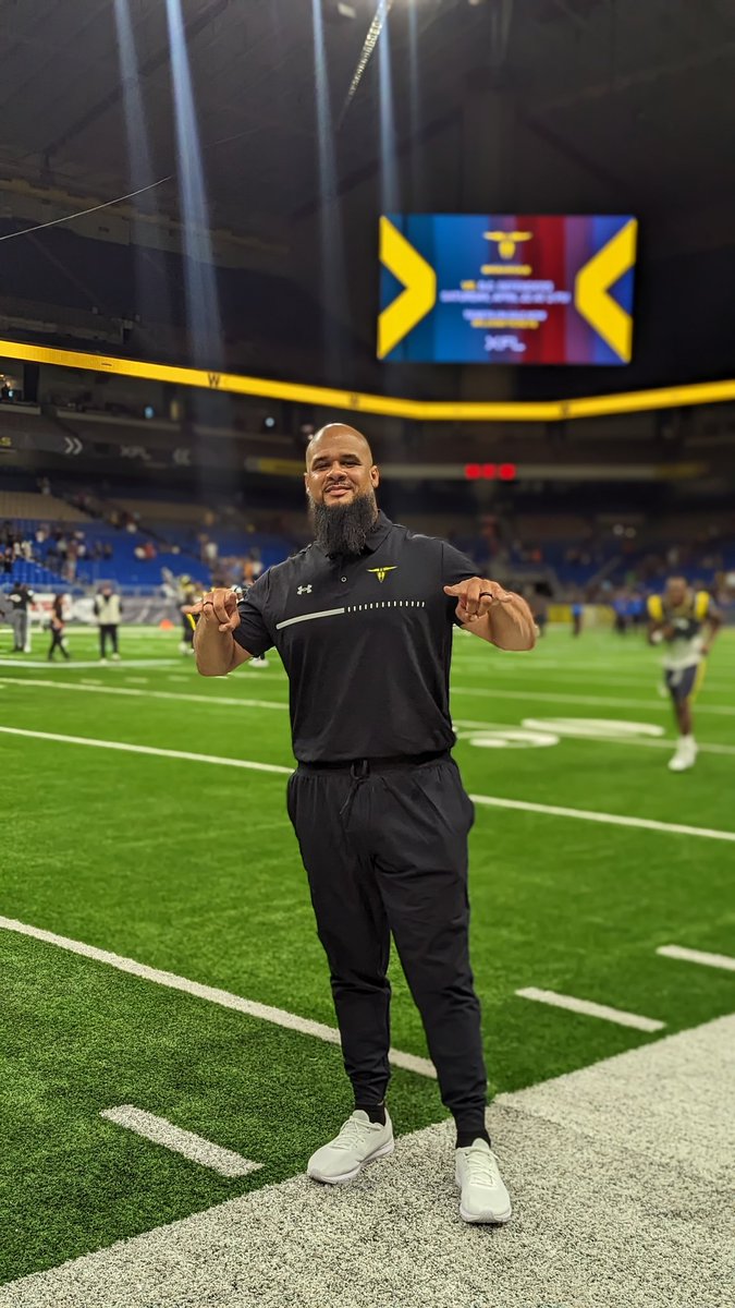 CoachMBullock's tweet image. Cannot express enough gratitude to @mvp86hinesward &amp;amp; @XFLBrahmas for welcoming me into the family and allowing me to intern.

Phenomenal experience especially after such a great team win‼️
@UnderArmour @NCMFC1 
#xfl2023 | #HornsForward